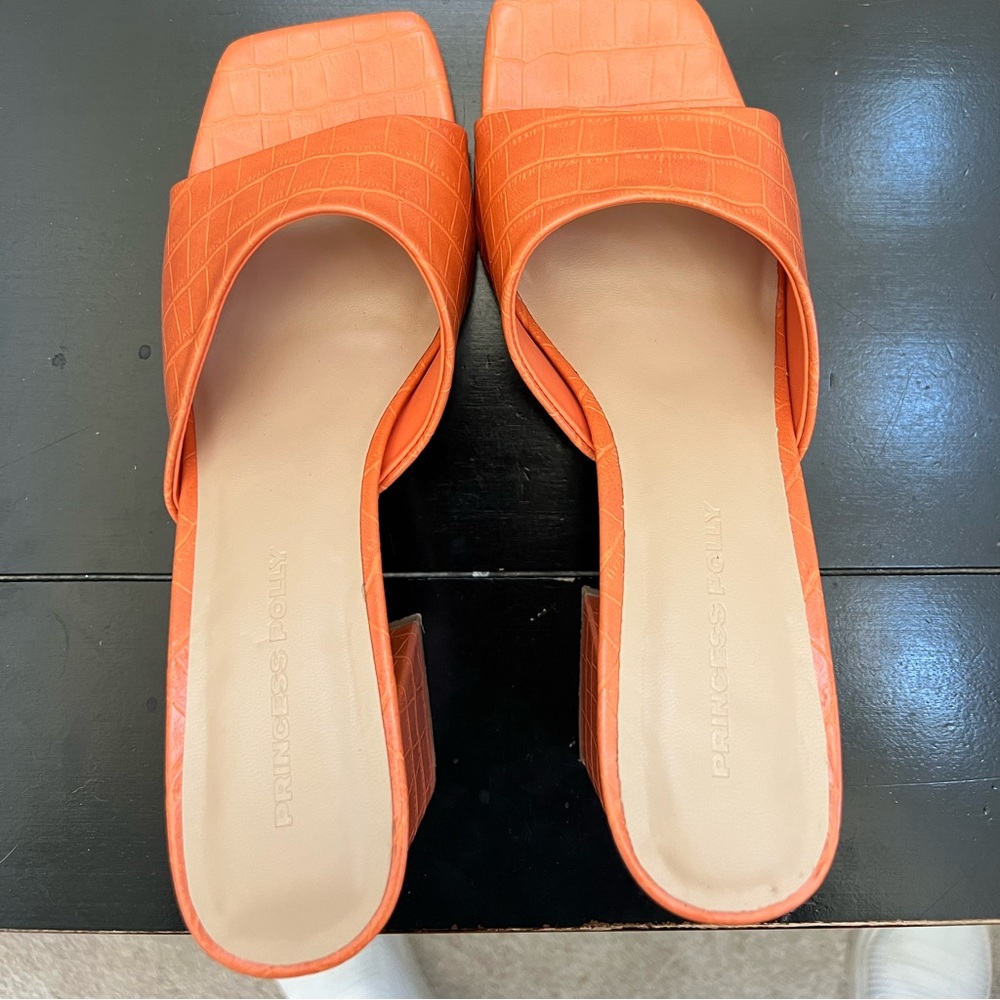 Gorgeous pop of color.